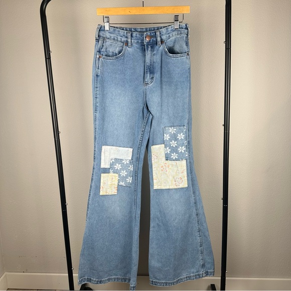 Wrangler x Billabong Jean Size 29 Bell Bottom Flare Floral Patchwork Hippie Boho - Picture 4 of 14